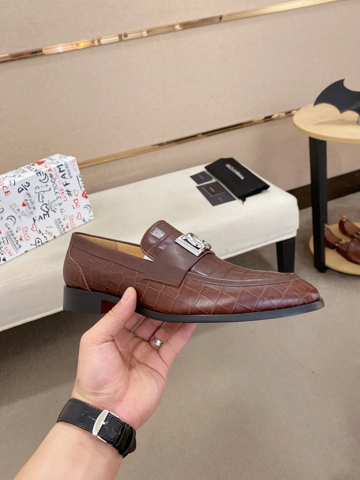 Men's clothing and shoes💰 520💰🌲DG top-notch🔍🔍men's new leather shoes🚹sold at the same time⚠The uppers are imported cowhide from Italy, the entire imported cowhide lining, and imported accessories💪💪, completely 1⃣️ vs. 1⃣️🇮🇹 💪💪, ⚠Sole: The original sole is specially provided by the original factory, the exclusive movable molded sole is super comfortable, ⚠Original factory follow-up goods, 🔍🔍high quality, can be entered and exited at will, welcome to compare ⚠Size number: 38-44. Can be customized 45 non-returnable